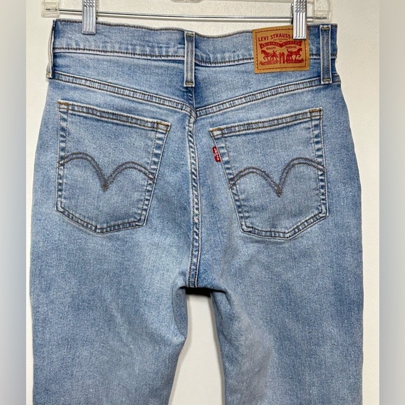 Levi’s Wedgie Straight High Rise Button Fly Jeans - Picture 8 of 13